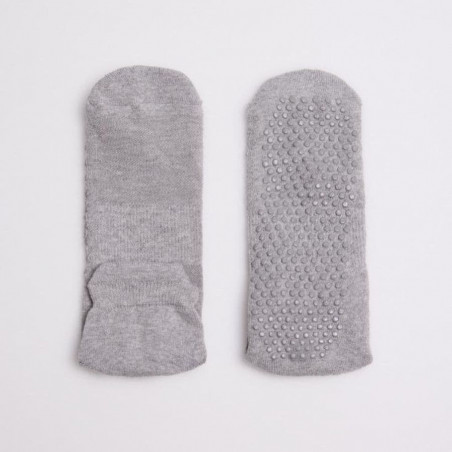 calcetines deportivos para yoga y pilates de ysabel mora.