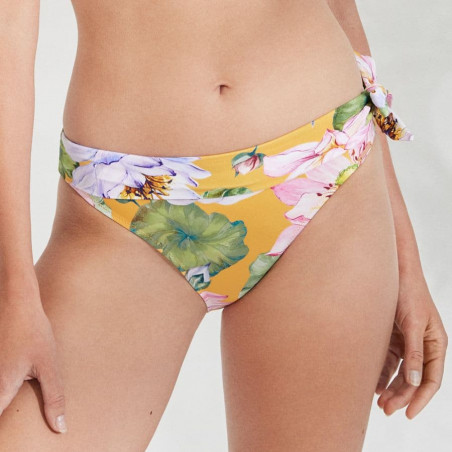 minimizer bikini top and bikini full briefs, ysabel mora.