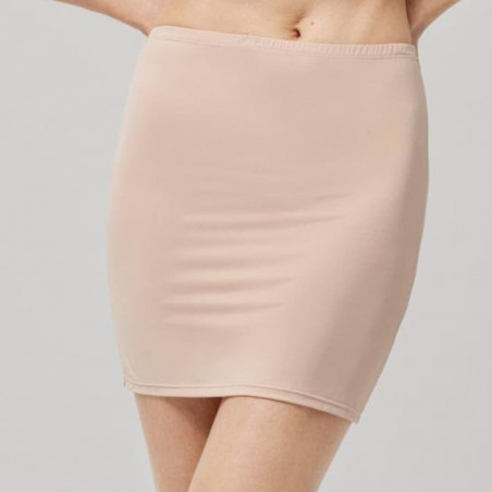 Under Skirt, Ysabel Mora.