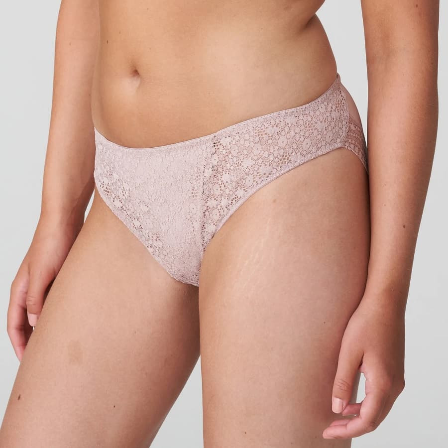 Medium briefs, epirus, primadonna twist.