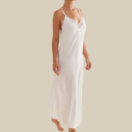 Long bridal nightdress, promise.