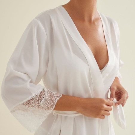 Short bridal gown, promise.