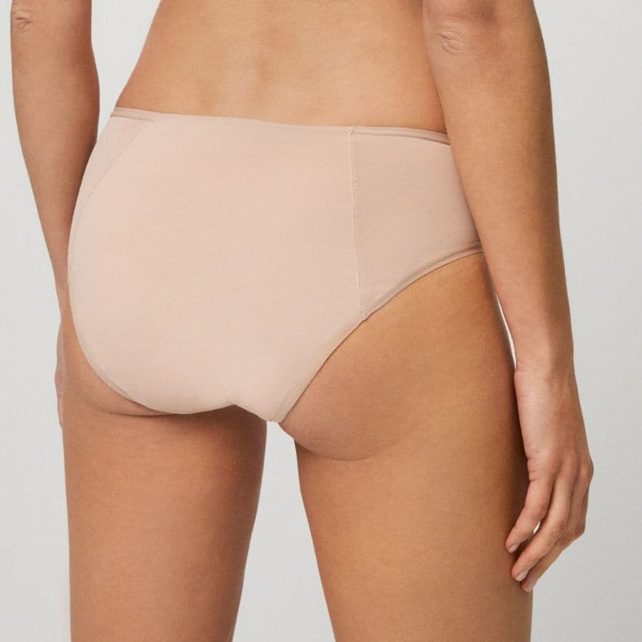 Menstrual panties, Ysabel Mora.