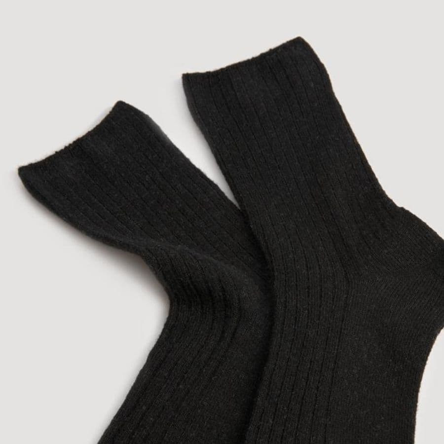 Socks, ysabel mora.
