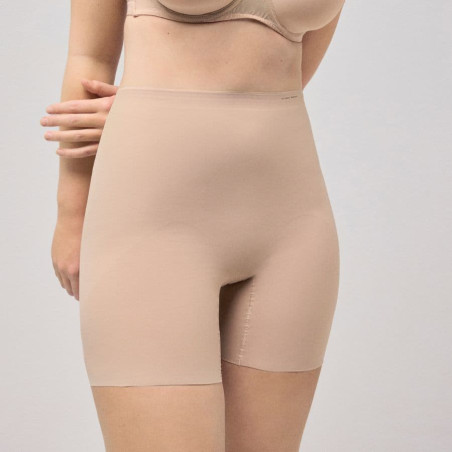 Shaping short, ysabel mora.