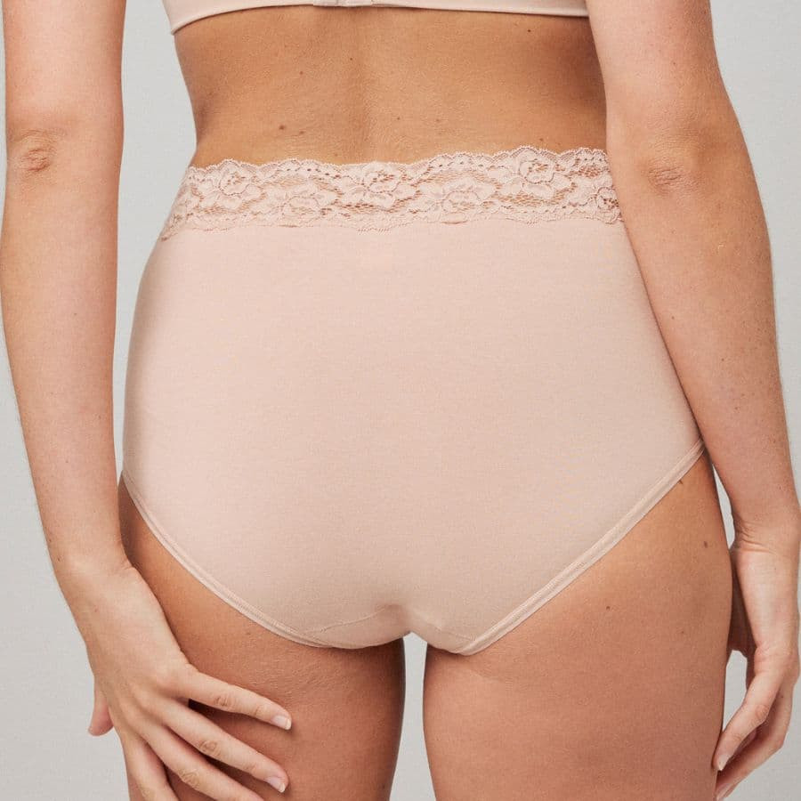 High waist panty, control, ysabel mora.