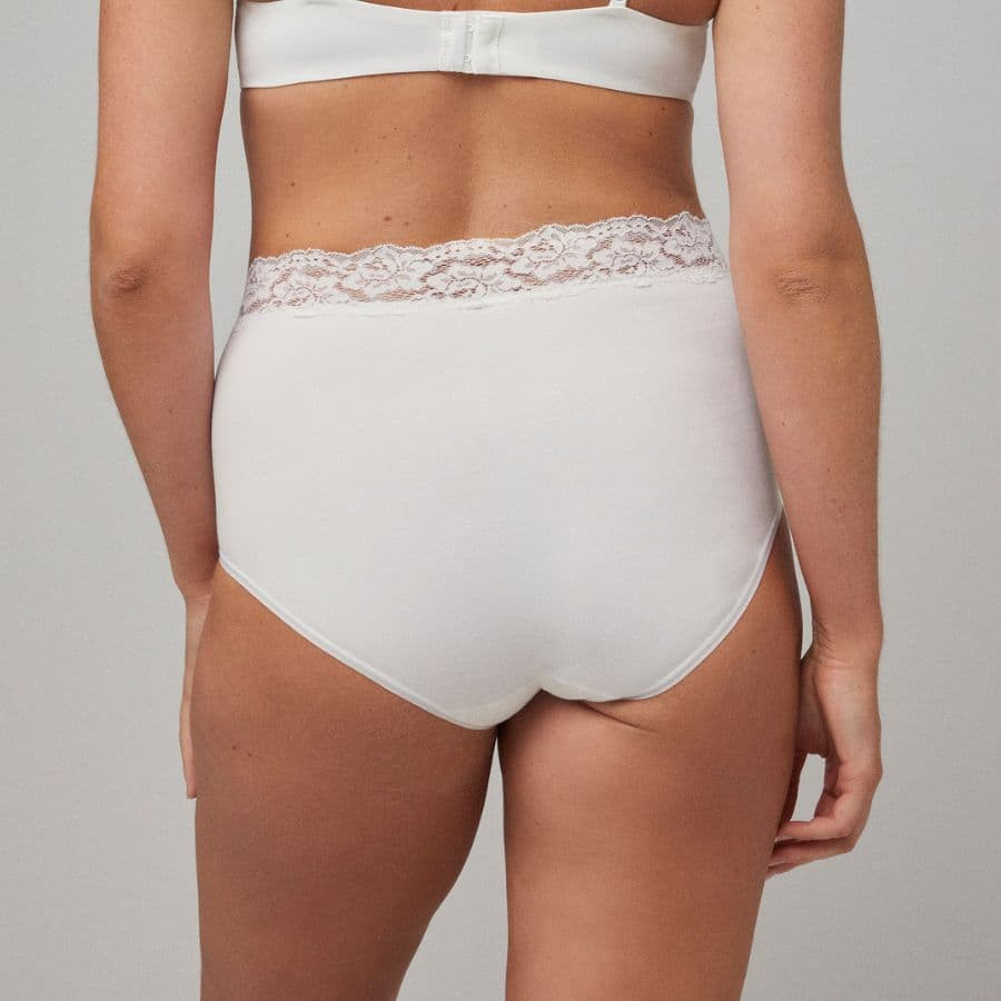 High waist panty, control, ysabel mora.