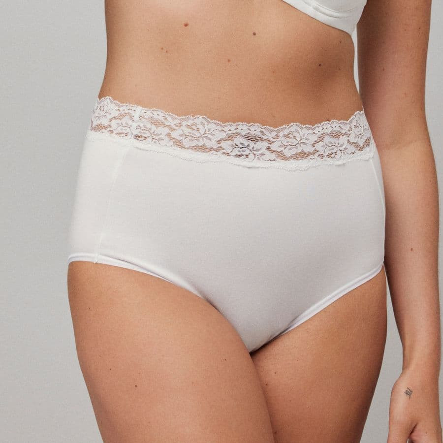 High waist panty, control, ysabel mora.