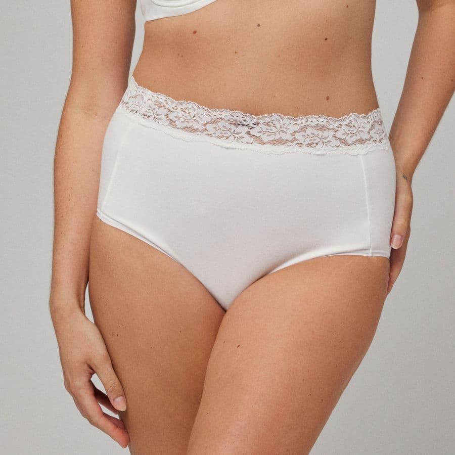 High waist panty, control, ysabel mora.