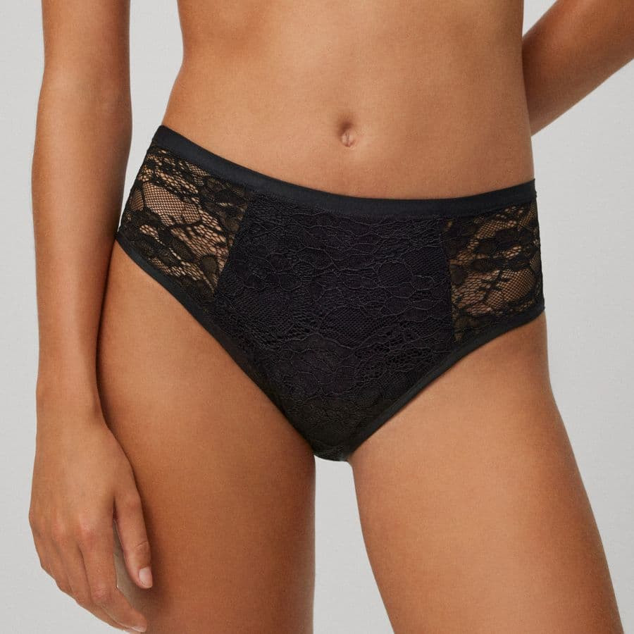 Menstrual lace panties, Ysabel Mora.