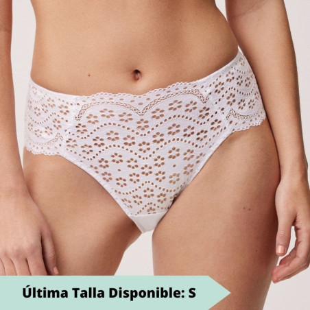 braguita de talle alto en encaje floral de ysabel mora.