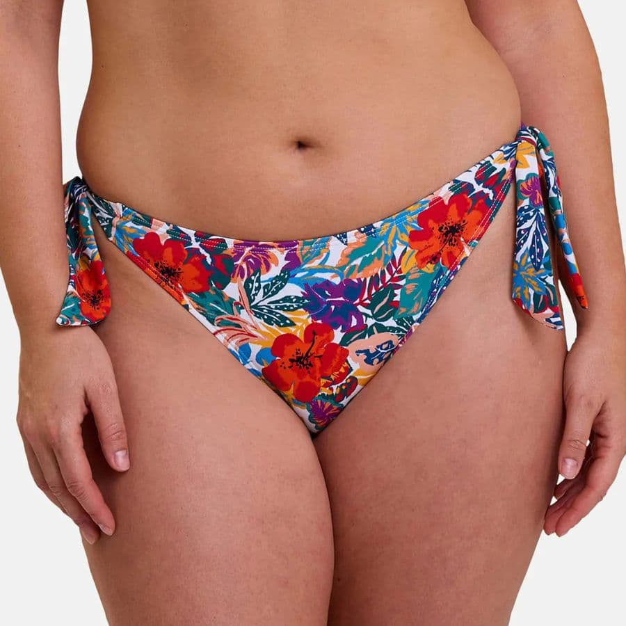 Strapless bikini top + bikini briefs waist ropes, sans complexe.