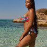 Strapless bikini top + bikini briefs waist ropes, sans complexe. Strapless bikini top + bikini briefs waist ropes, sans complexe.