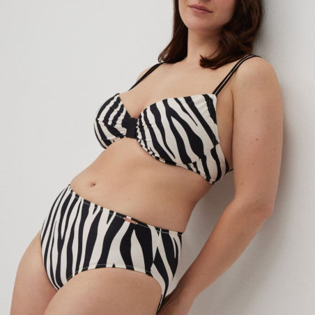 Minimizer bikini top + bikini full briefs, ysabel mora.