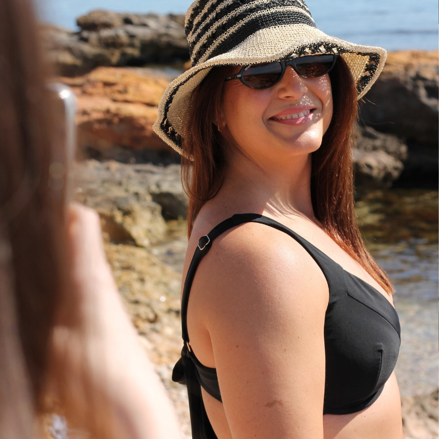 Bikini top, underwired, non padded, singular swim.
