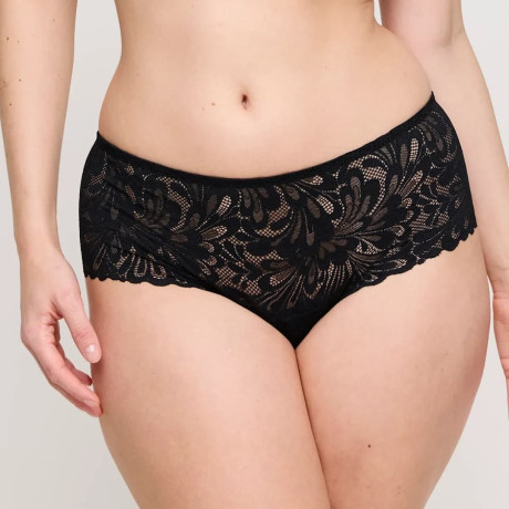 Short briefs, rupi, primadonna twist.