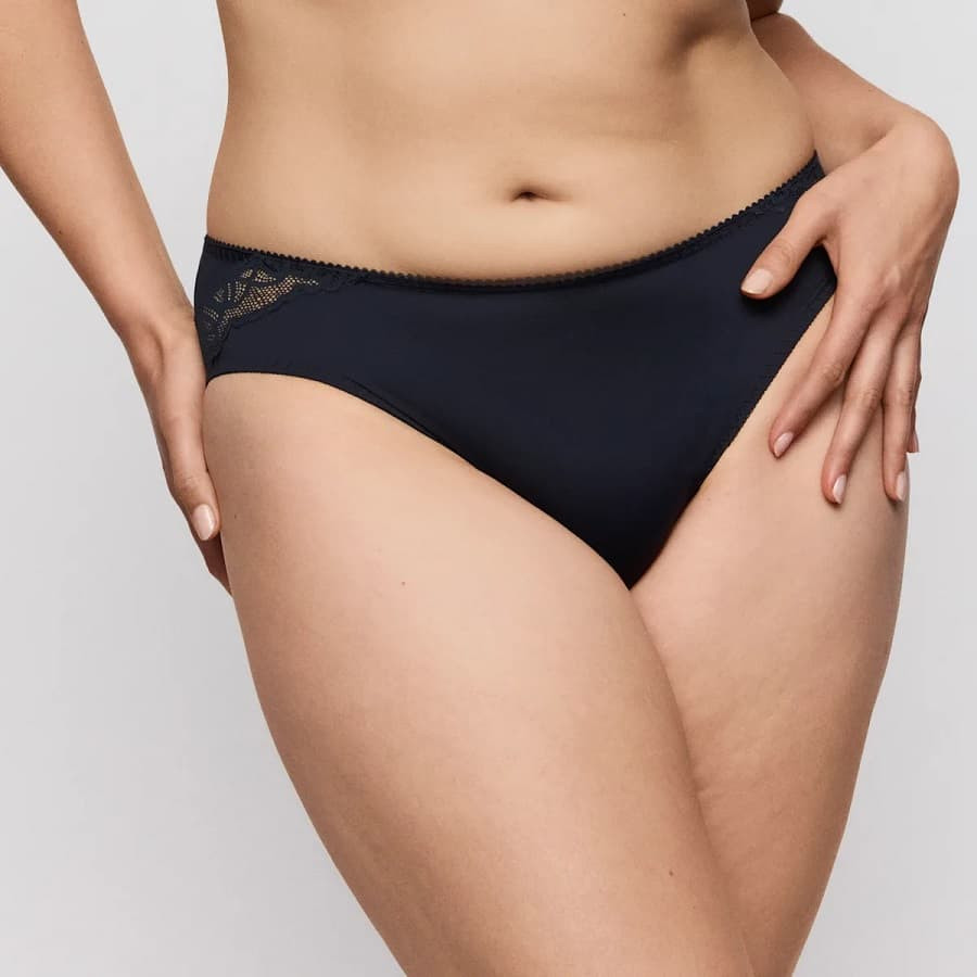 Medium briefs, salerno, primadonna.