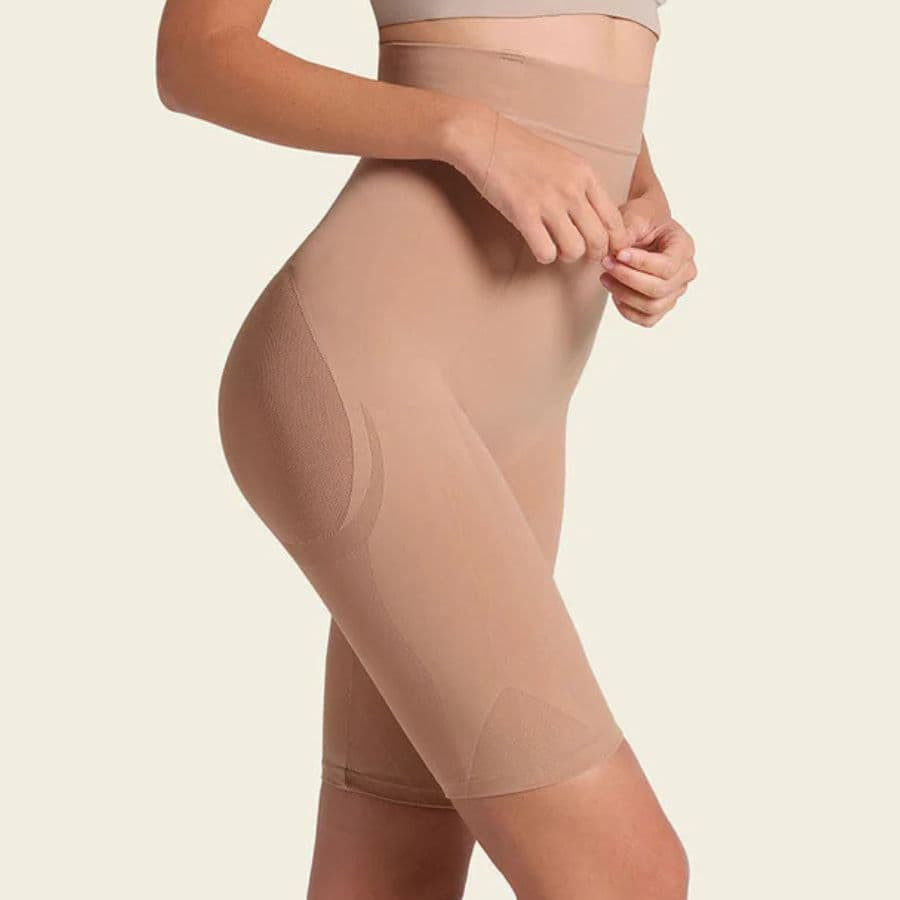 Open-bust shaping short with hourglass effect, leonisa