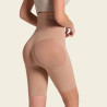 Faja pantalón control abdomen y levanta glúteos de leonisa.