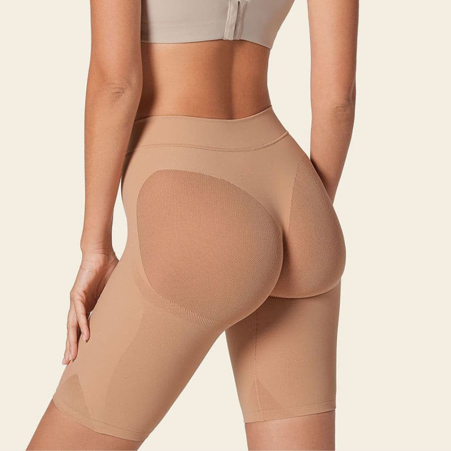 Short invisible con efecto lenvanta glúteos de leonisa.