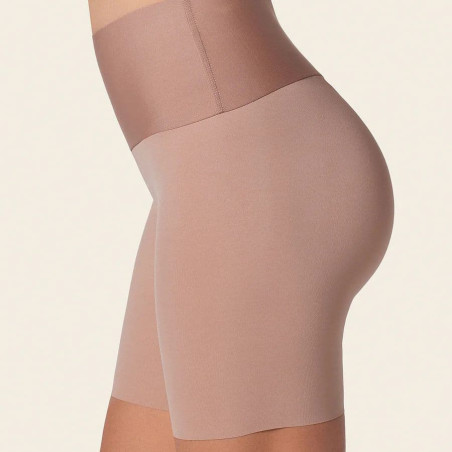 Short invisible de control medio, antideslizante de leonisa.