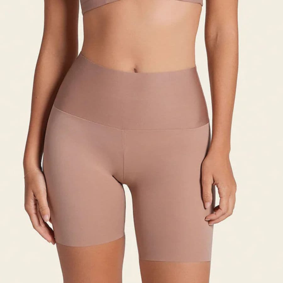 Short invisible de control medio, antideslizante de leonisa.