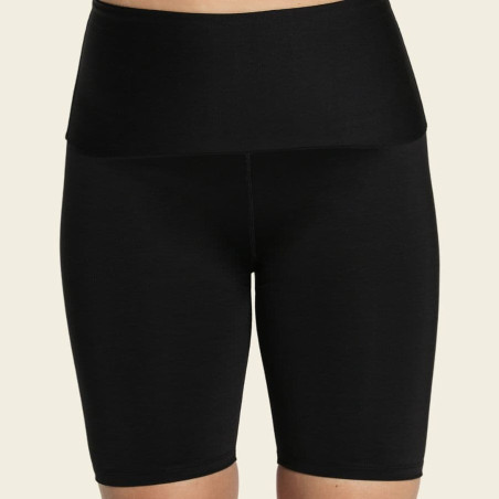 Short deportivo de compresión fuerte en abdomen de leonisa.