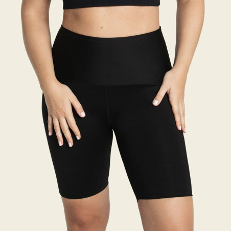 Short deportivo de compresión fuerte en abdomen de leonisa.