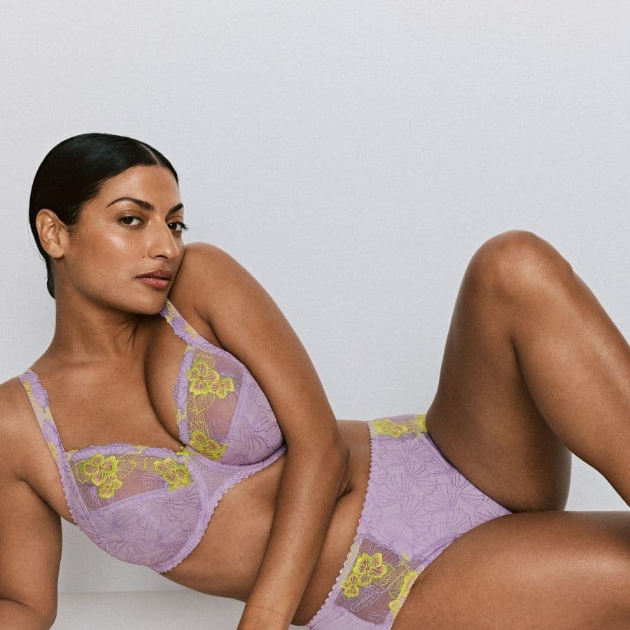 Minimizer bra, underwired, non padded, Ixia, primadonna.