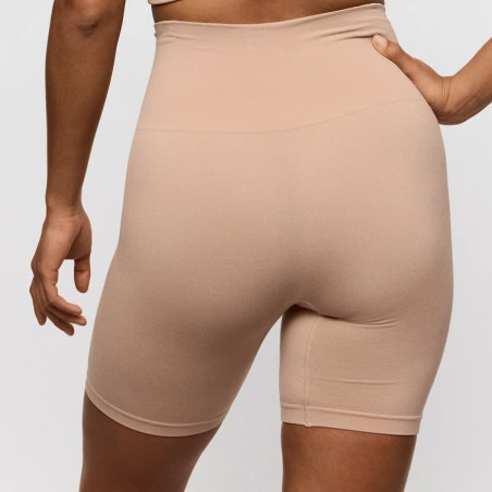 Nudda Seamless Light-Compression Shorts, primadonna.