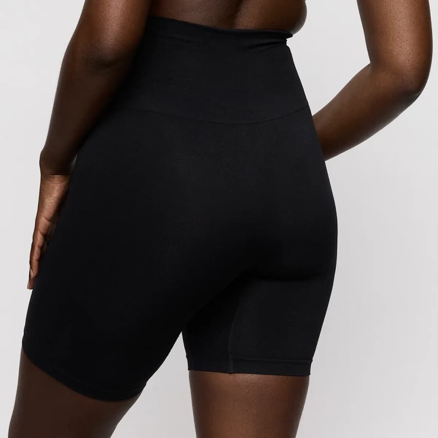 Nudda Seamless Light-Compression Shorts, primadonna.