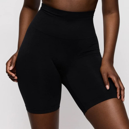 Nudda Seamless Light-Compression Shorts, primadonna.