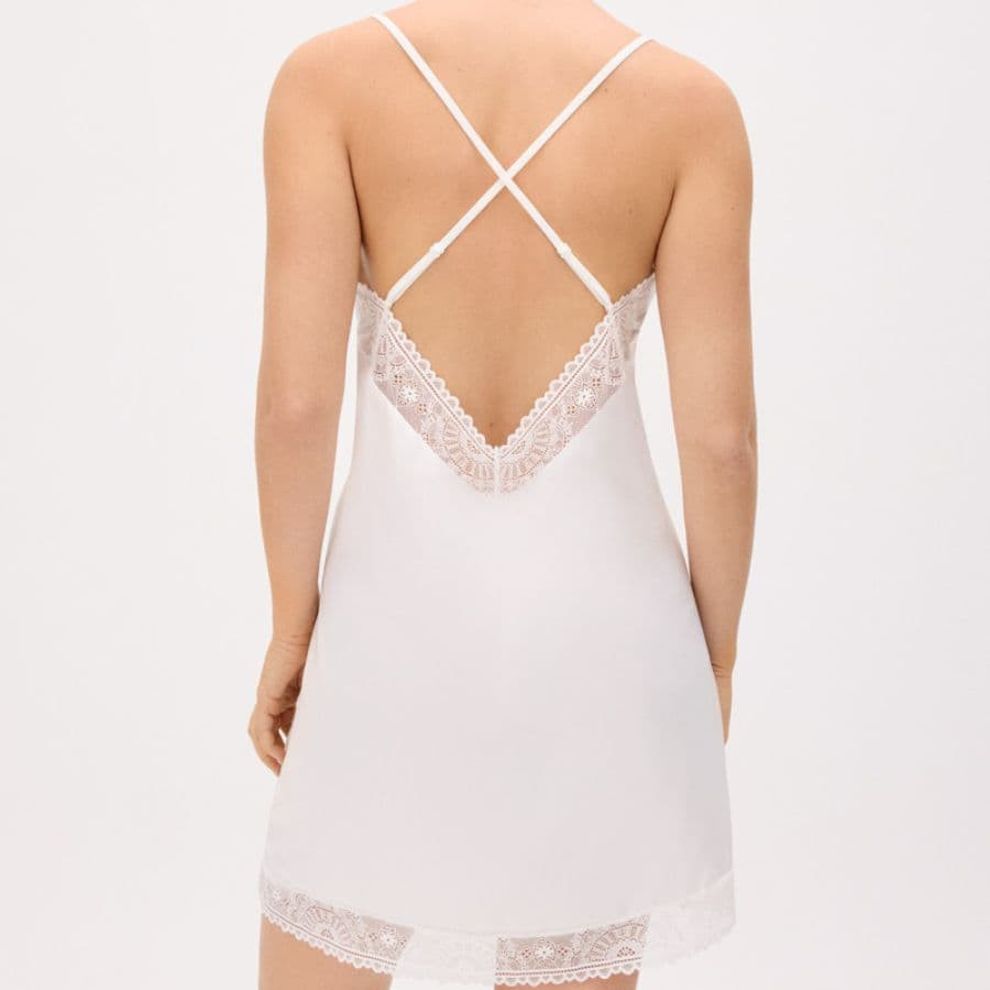Short Bridal Nightdress with Lace and Thin Straps, Ysabel Mora.