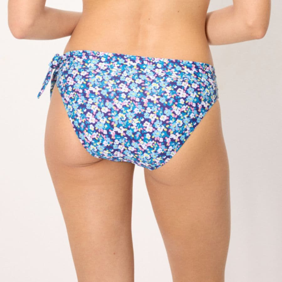 Conjunto bikini bandeau copa b, flowers de ysabel mora.