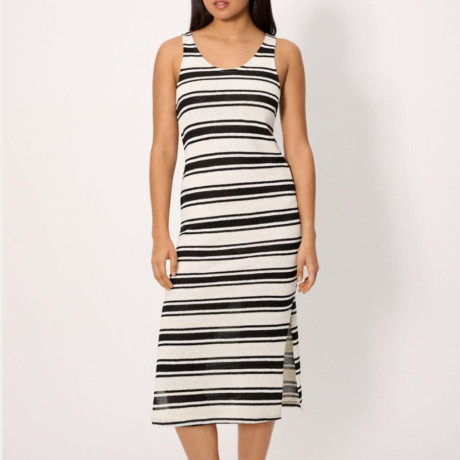 Vestido corte midi tirante ancho, wind de ysabel mora.