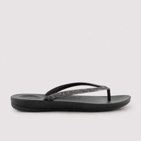 Chanclas de playa negra con brillo de ysabel mora.