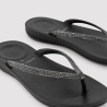 Chanclas de playa negra con brillo de ysabel mora. Chanclas de playa negra con brillo de ysabel mora.