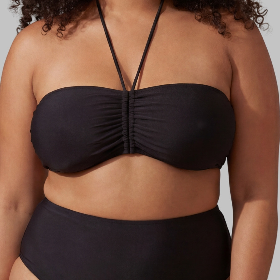 Conjunto bikini bandeau + braga alta moldeadora negra, singular swim.