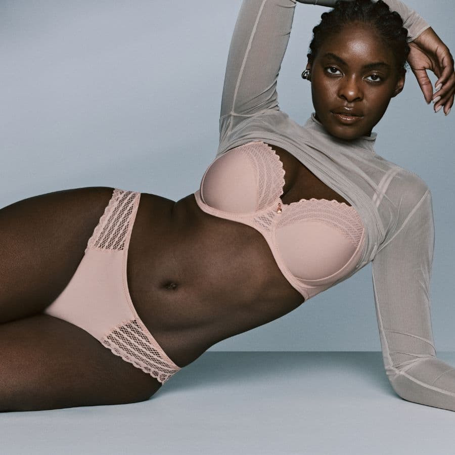 minimizer bra with underwire, twist side, primadonna twist.