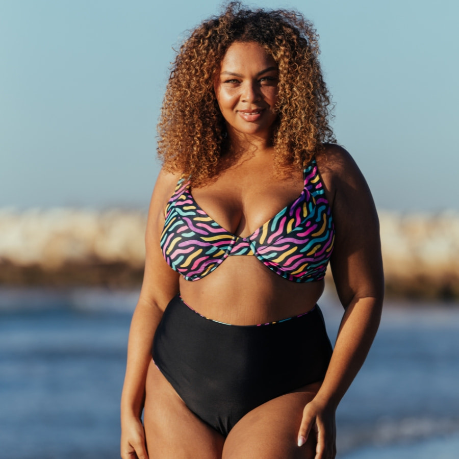Conjunto bikini reductor estampado de singular swim.